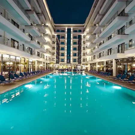 Tanushaj Beach ホテル 5*